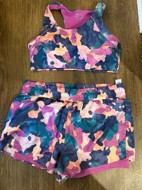 Reebok Multicolor Camo Sports Bra & Shorts Set